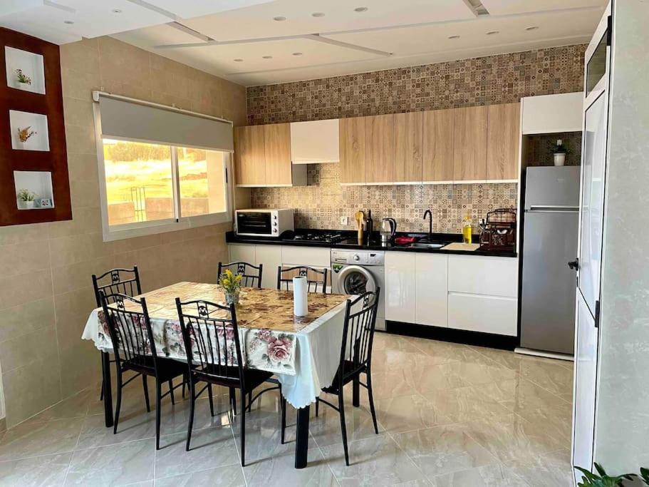 Appartement Pour Famille Avec Enfant Al Hoceïma Exteriör bild